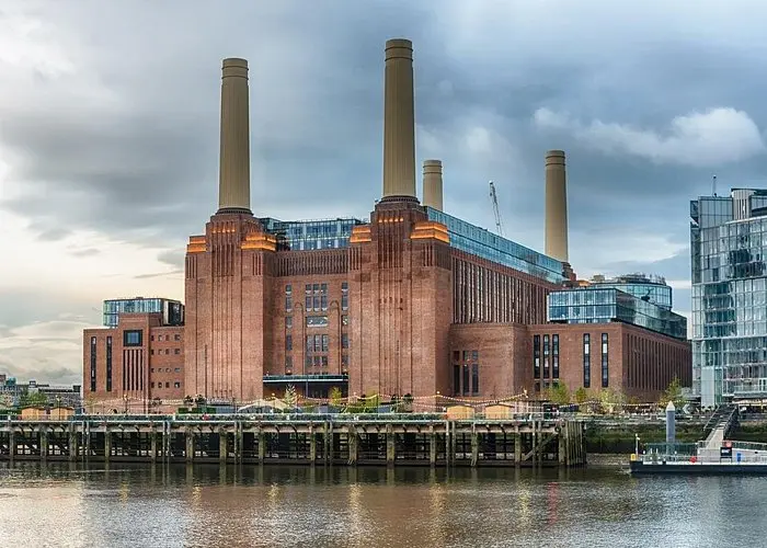 Dorman Removals Moving Van in Battersea