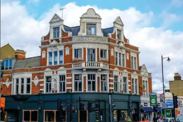 Dorman Removals Moving Van in Putney