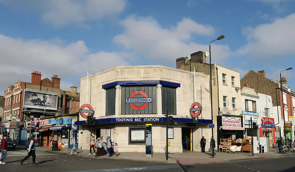 Dorman Removals Moving Van in Tooting
